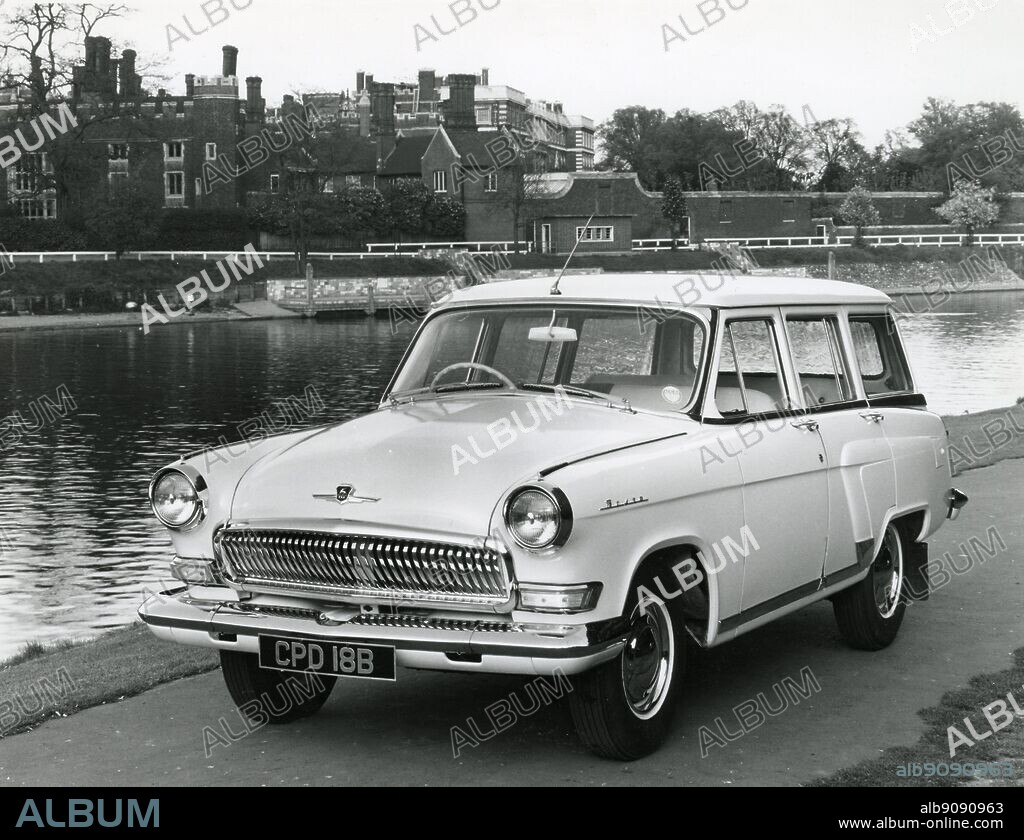 Z.I.M. (G.A.Z. - Gorki Automobil Zavod) 1950 - 1957 Russie - Novgorod, Gorki - model seen 1955. ©TopFoto.