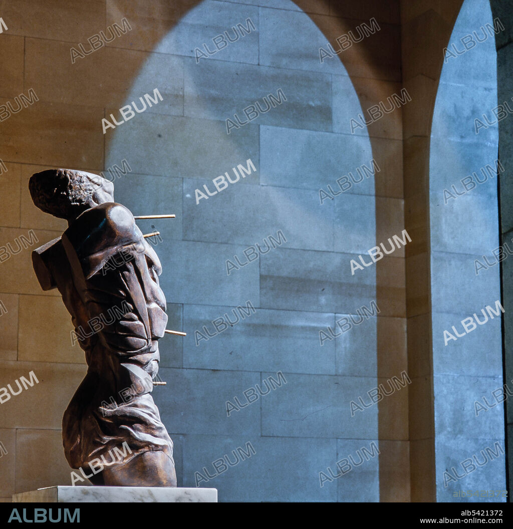 Perecoll / Monumento a San Sebastián, 1985, bronce y mármol. Capilla de Sant Sebastià, Mataró.