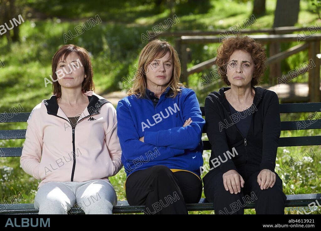 ADRIANA OZORES, EMMA SUAREZ y NATHALIE POZA en INVISIBLES, 2020, dirigida por GRACIA QUEREJETA. Copyright Nephilim Producciones / Orange Films / TVE / HARO, JOSE.
