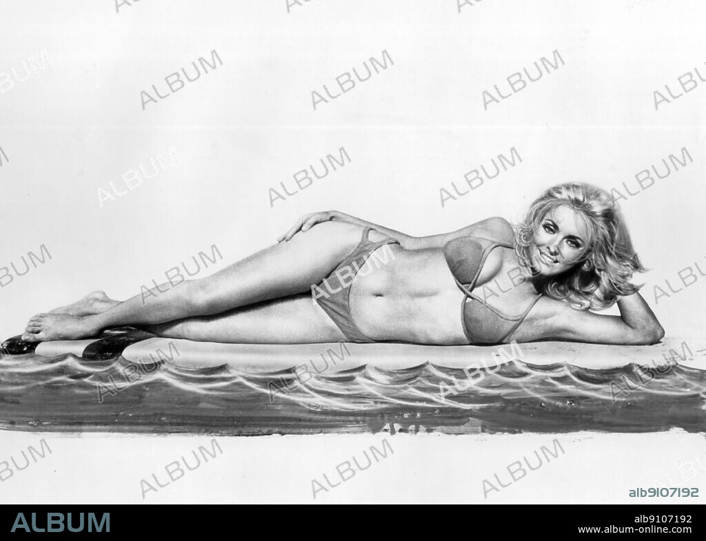 SHARON TATE en NO HAGAN OLAS, 1967 (DON'T MAKE WAVES), dirigida por ALEXANDER MACKENDRICK. Copyright FILMWAYS.