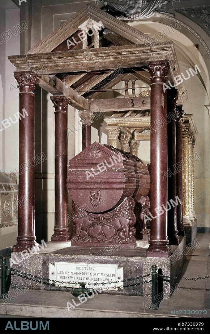 TUMBA DE FEDERICO II EN MARMOL ROJO 1250.
