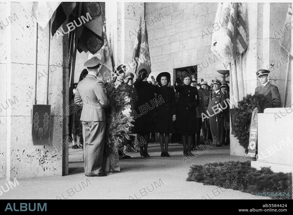 Tschammer und Osten, Hans v.; politician. (NSDAP), Reichssportführer (Reich Sports Leader) & SA-Obergruppenführer. 1887-1943. Urn internment ceremony at Langemarckhalle on the Reichssportfeld, Berlin, Sunday, 2 May 1943: mourners salute the urn. Photo.