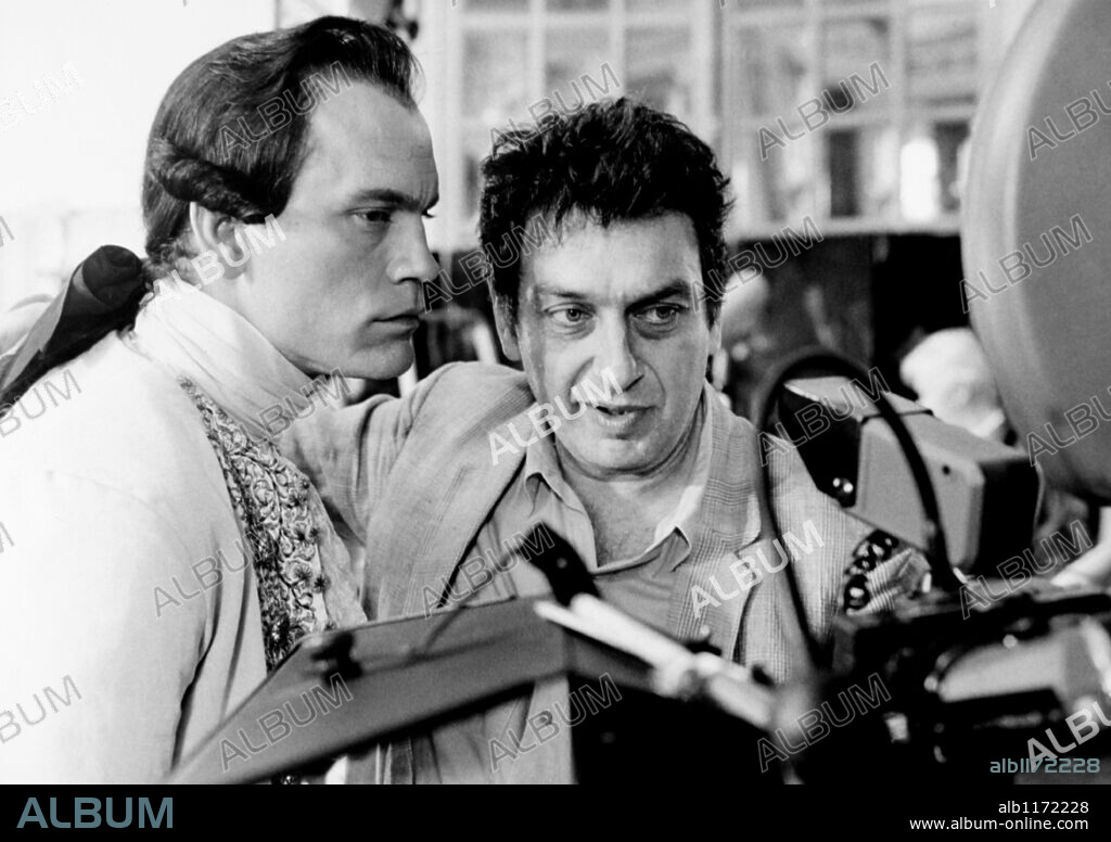 JOHN MALKOVICH und STEPHEN FREARS in DANGEROUS LIAISONS, 1988, unter der Regie von STEPHEN FREARS. Copyright WARNER BROTHERS.