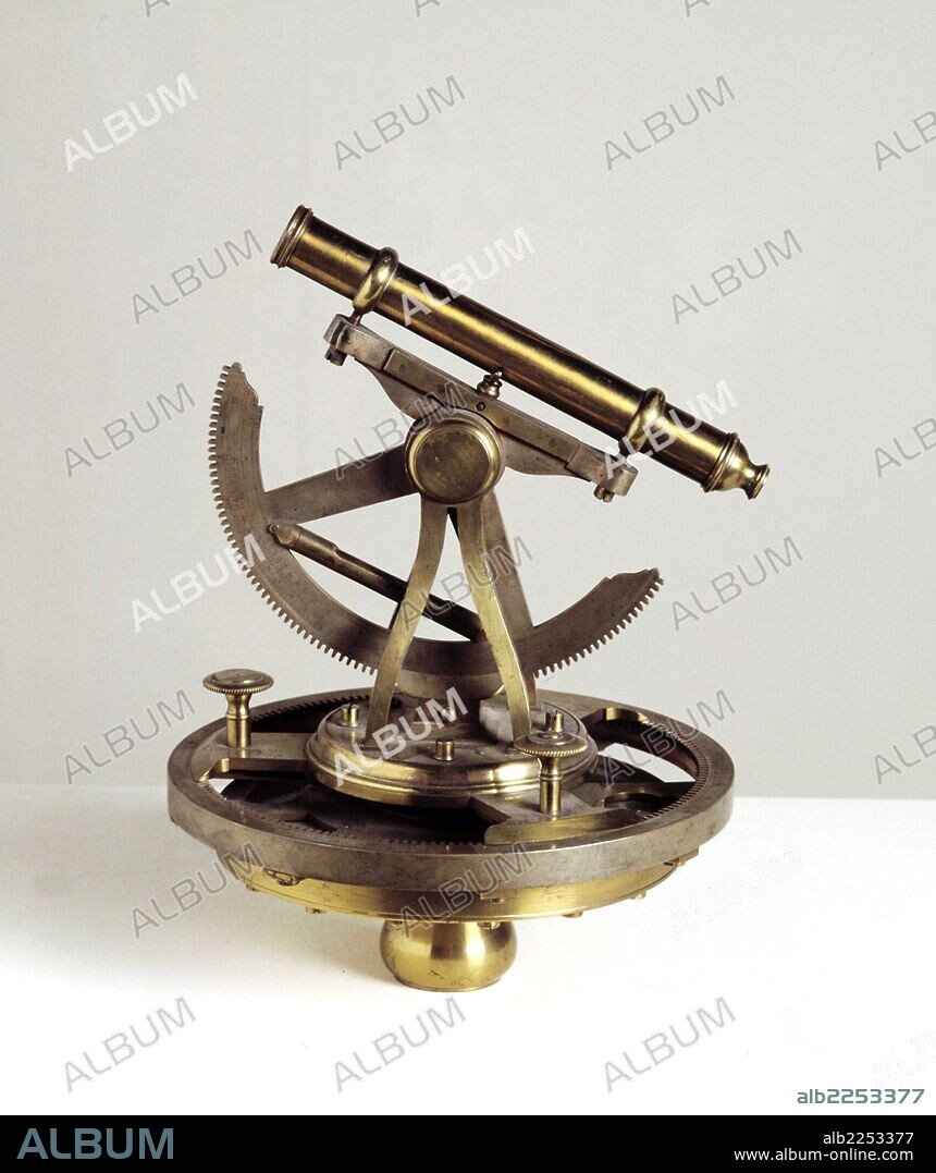 ASTRONOMIA. TEODOLITO DE DECLINACION. CONSTRUIDO POR ADAMS , LONDRES HACIA EL AÑO 1780. OBSERVA LA VARIACION MAGNETICA TERRESTRTE. MUSEO DE LA CIENCIA Y LA TECNOLOGIA. MADRID.