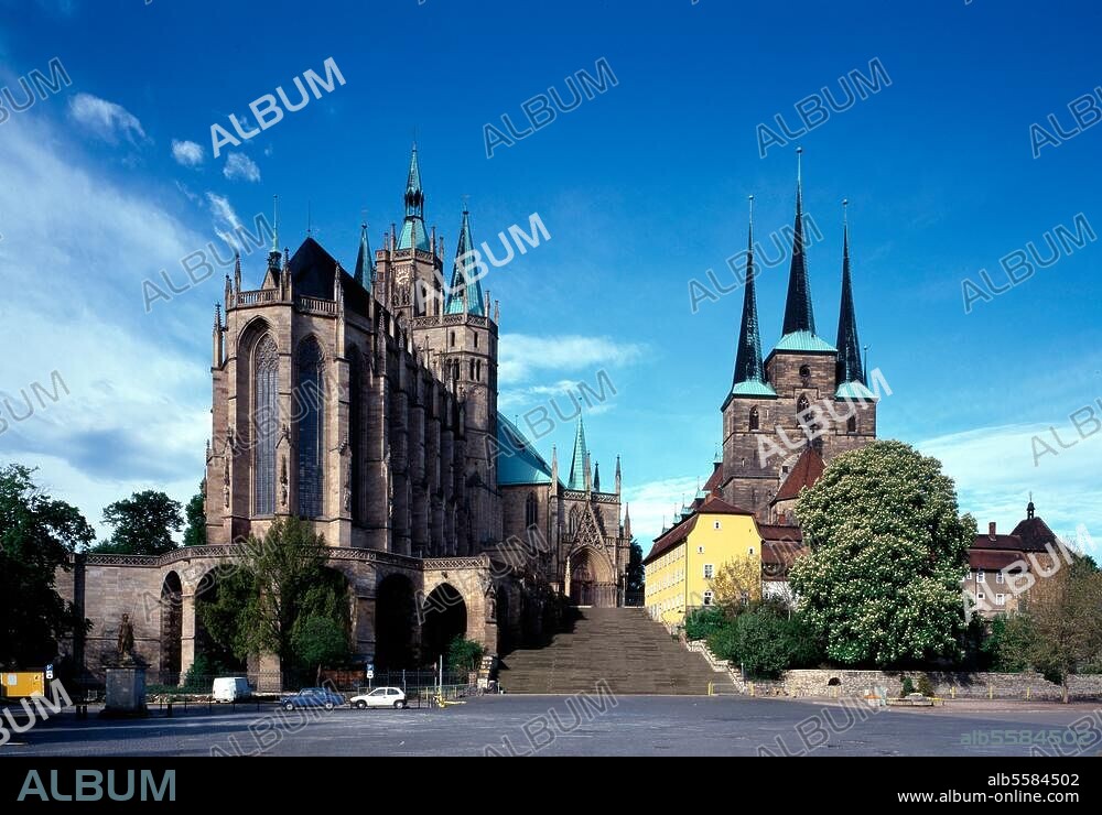 Erfurt (Thüringen), Dom. (1154-1476 erbaut). Dom (links) und Severikirche (1278-1400 erbaut) von Osten. Foto (Florian Monheim).