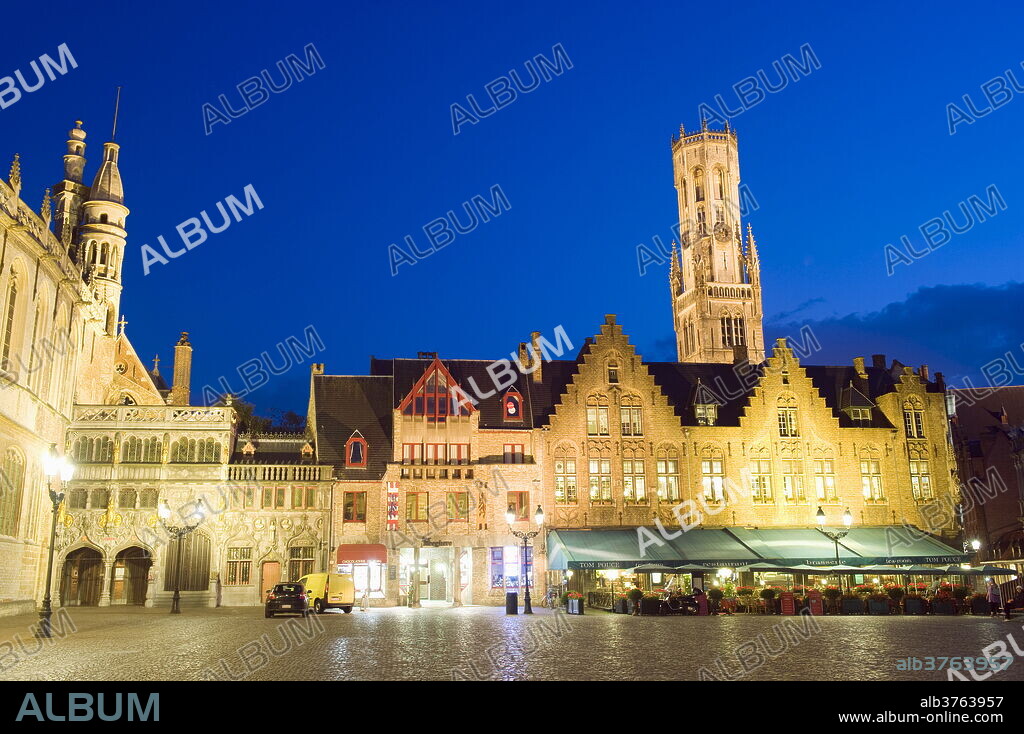 The 13th century Belfort (belfry towe) illuminated at night, Old Town, UNESCO World Heritage Site, Bruges, Flanders, Belgium, Europe.