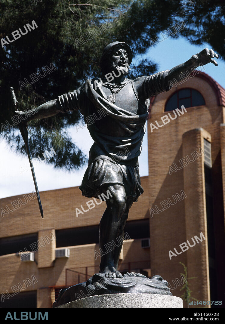 BALBOA, Vasco Núñez de (Jerez de los Caballeros, 1475-Acla, 1517). Conquistador español. Formó parte de la expedición de Rodrigo Bastidas hacia el golfo de Darién, en la costa caribeña de la actual Colombia (1501). Cruzó el istmo de Panamá y descubrió el Océano Pacífico, al que llamó Mar del Sur (1513). ESTATUA del conquistador. MADRID. España.