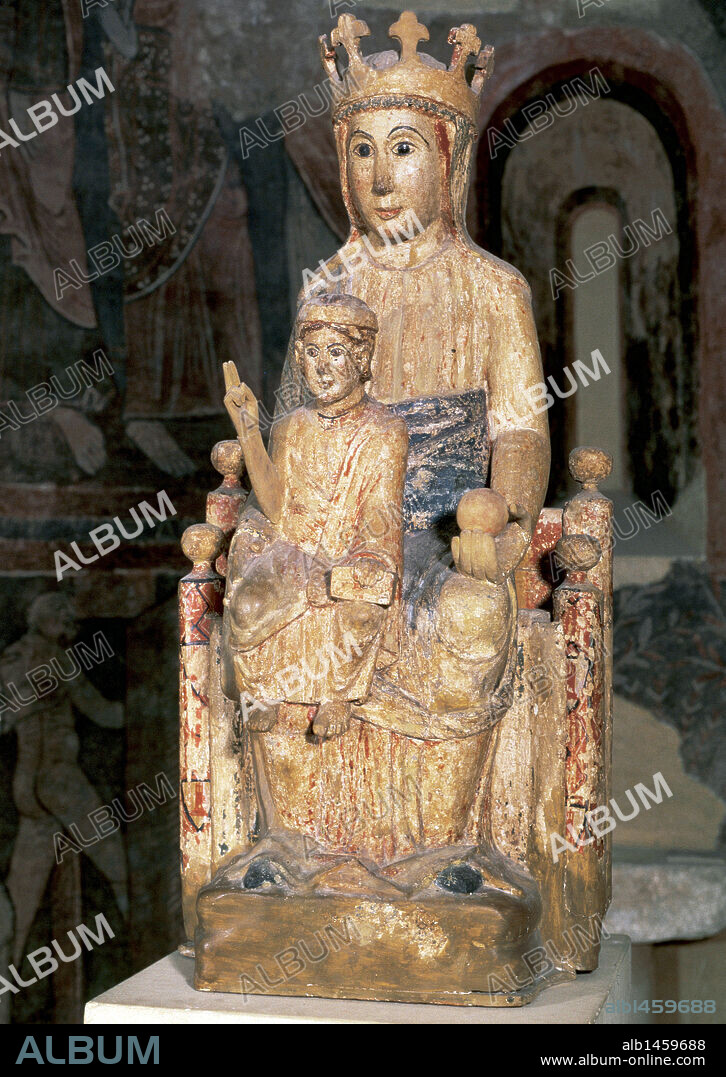 ARTE ROMANICO. ESPAÑA. VIRGEN DE VECIANA. Talla de madera realizada en el s. XIII. Museo Episcopal de Vic. Provincia de Barcelona. Cataluña.