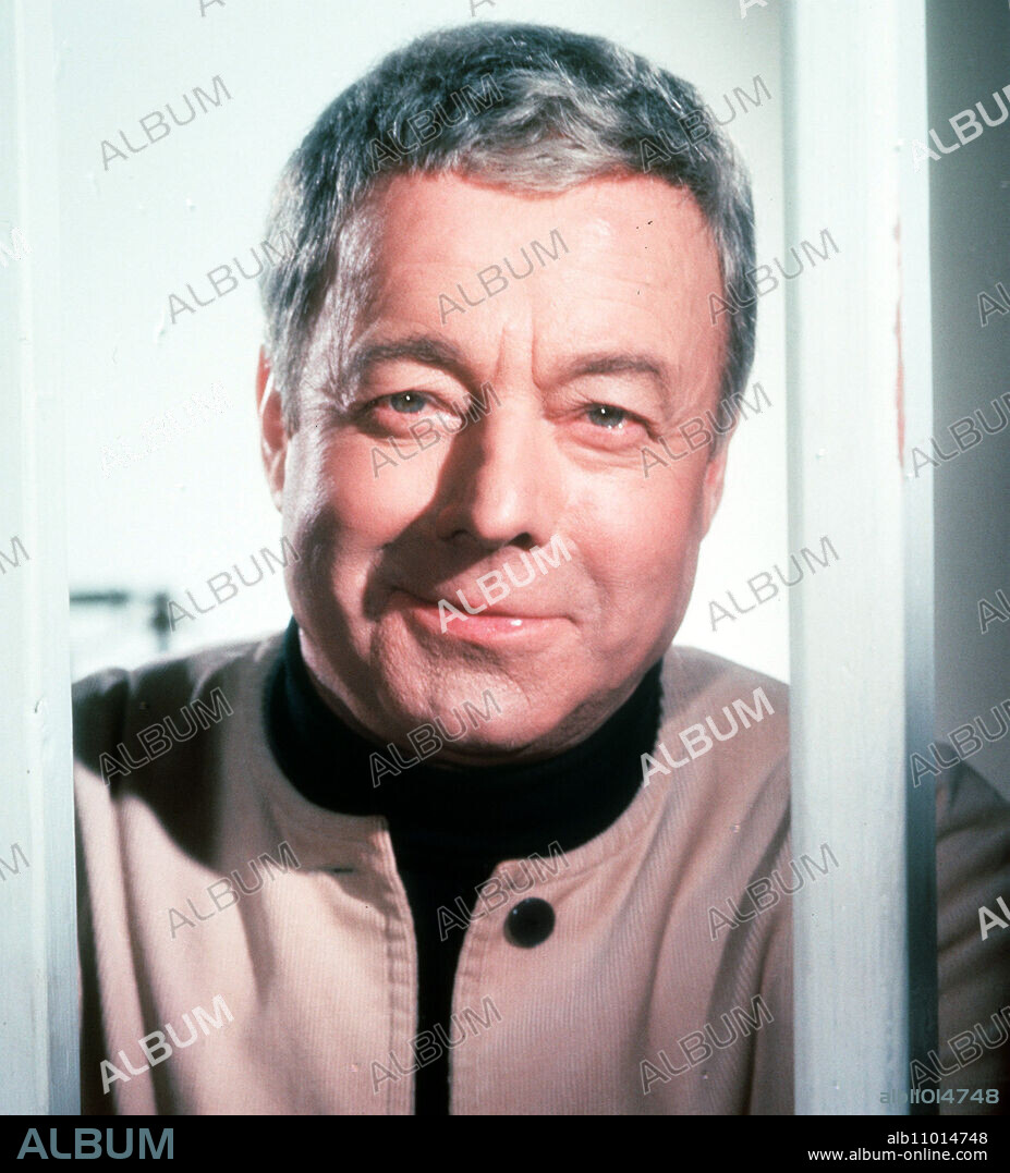 HOKUS POKUS - OR: HOW DO I MAKE MY HUSBAND DISAPPEAR? D 1965 - Kurt Hoffmann A married couple of artists fool art dealers and the justice system. HEINZ RÜHMANN as Peer Bille, whose pictures now have the long-awaited success after his death.