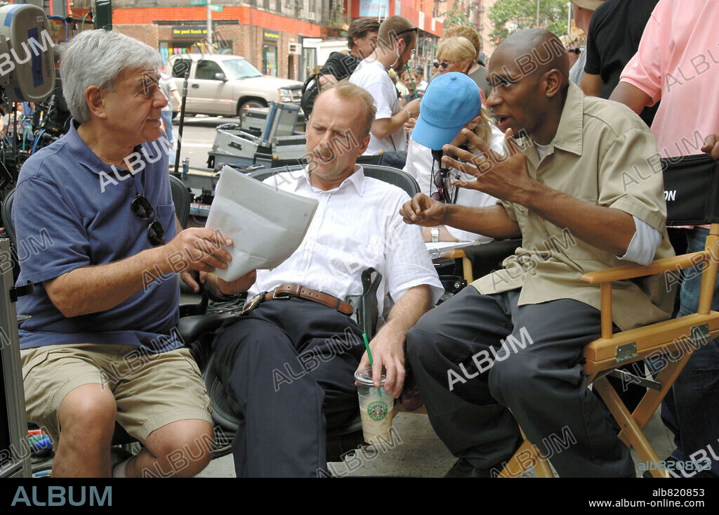 BRUCE WILLIS, MOS DEF y RICHARD DONNER en 16 CALLES, 2006 (16 BLOCKS), dirigida por RICHARD DONNER. Copyright WARNER BROS. / WETCHER, BARRY.
