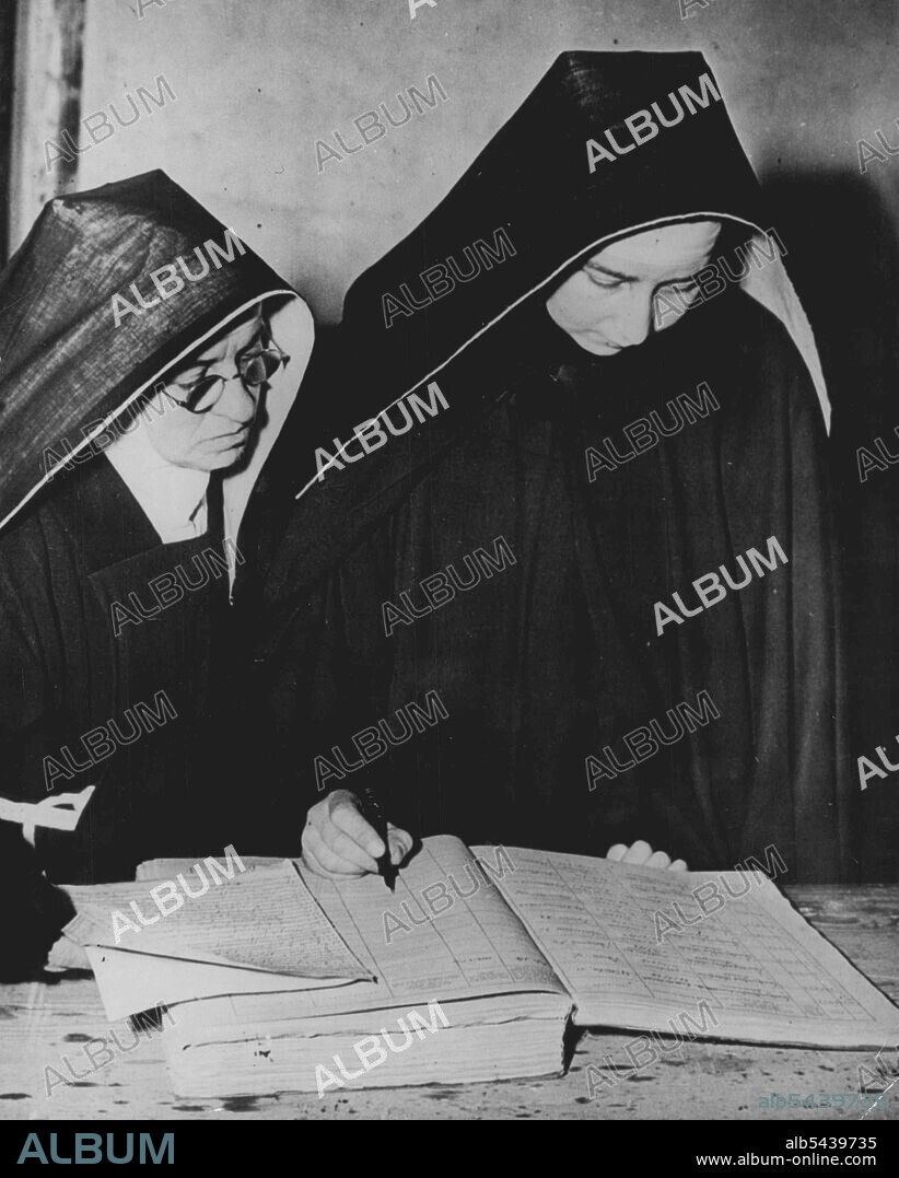 Nuns (file 1) 1959 - Prior - Religion. July 13, 1950. (Photo by International News Photos).;Nuns (file 1) 1959 - Prior - Religion.