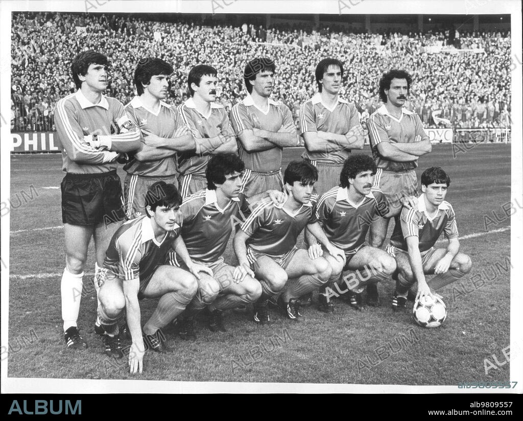 Madrid, 21/11/1982. Partido de Liga de la temporada 1982  1983 correspondiente a la jornada 12, disputado en el estadio Santiago Bernabéu, entre el Real Madrid y la Real Sociedad y que terminó con el resultado final de 4 goles a 0. En la imagen, la alineación de la Real Sociedad: Arconada, Celayeta, Larrañaga, Cortabarría, Górriz, Olaizola, Baquero, Diego, Uralde, Zamora y López Ufarte.