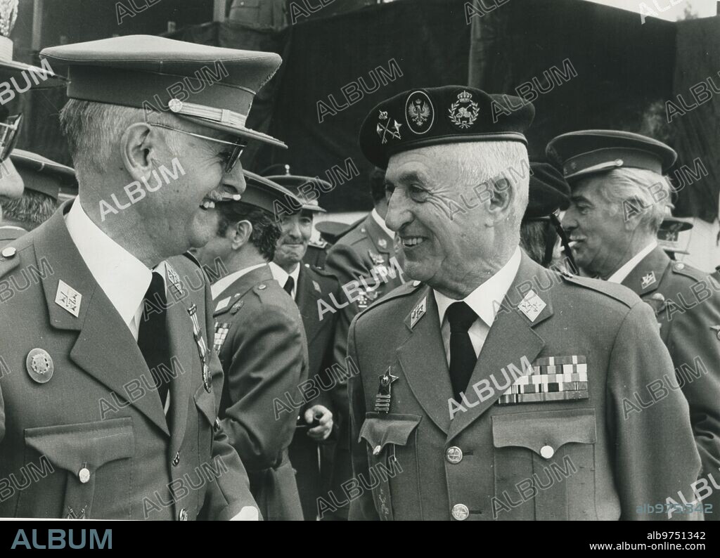 02/23/1982. The chief general of the Brunete Armored Division, Mr. Víctor Lago Román, to the right of the image.