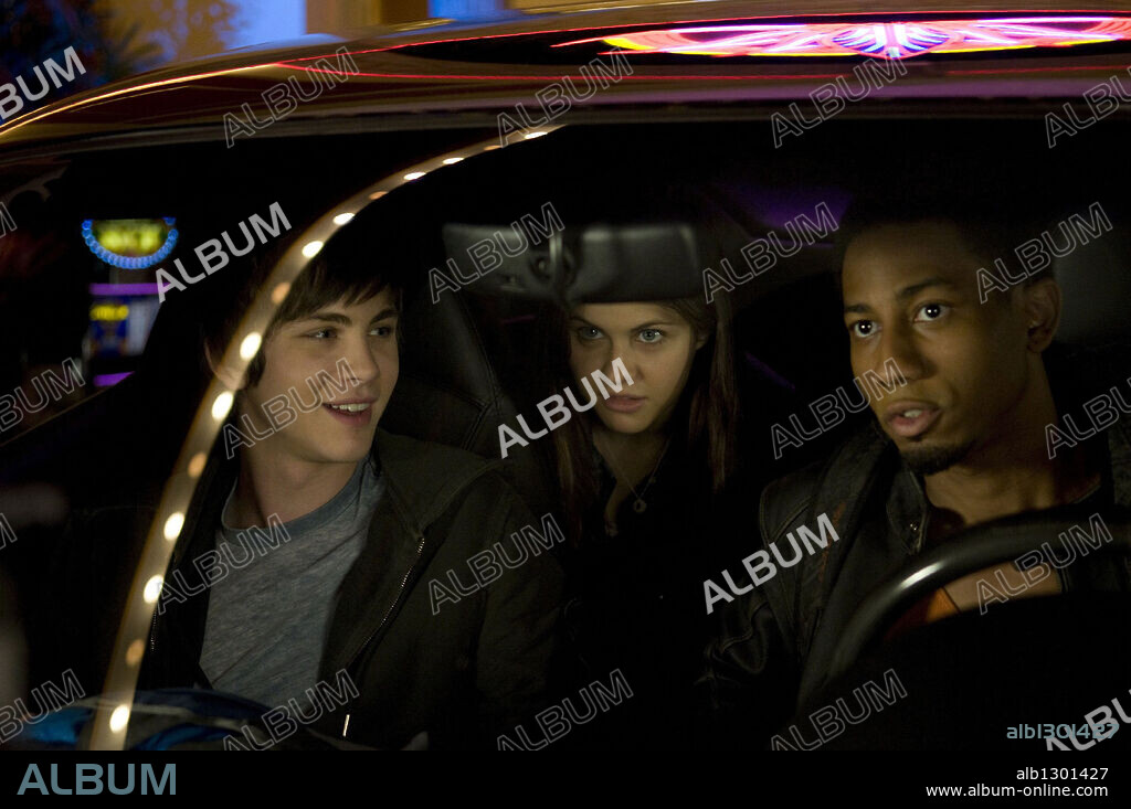 ALEXANDRA DADDARIO, BRANDON T. JACKSON et LOGAN LERMAN dans PERCY JACKSON & THE OLYMPIANS: THE LIGHTNING THIEF, 2010, réalisé par CHRIS COLUMBUS. Copyright 1492 PICTURES/FOX 2000 PICTURES/IMPRINT ENTERTAINMENT.