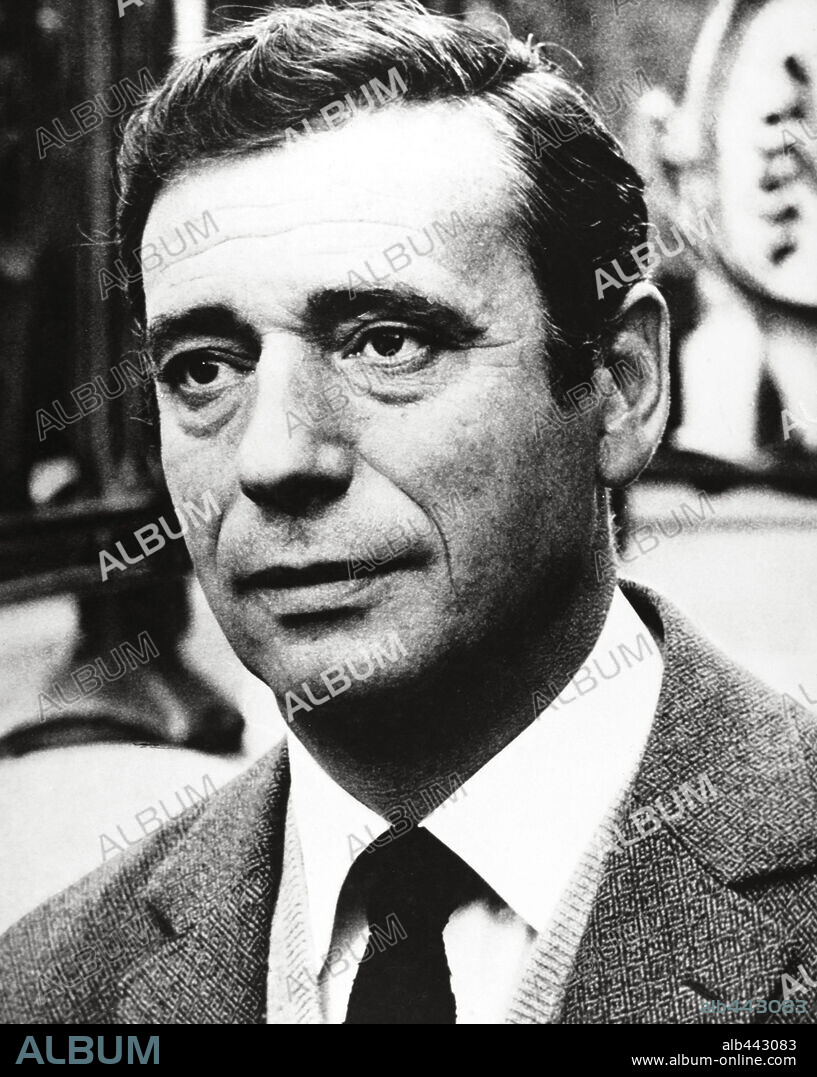YVES MONTAND in THE WAR IS OVER, 1966 (LA GUERRE EST FINIE), directed by ALAIN RESNAIS. Copyright SOFRACIMA / EUROPA FILM.