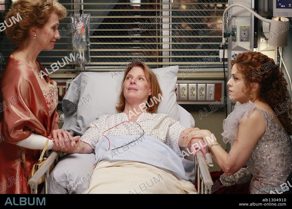 BERNADETTE PETERS and KATHY BAKER in GREY'S ANATOMY, 2005. Copyright TOUCHSTONE TELEVISION.