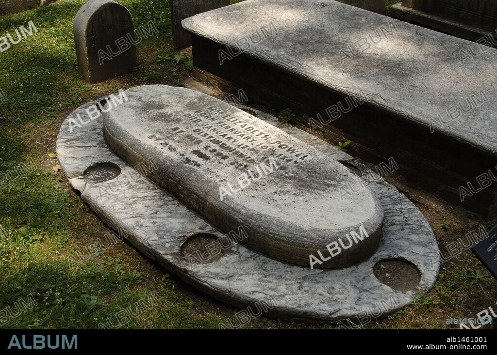 USA. Pennsylvania. Philadelphia. Christ burial Ground. Tomb of Samuel Powel (1738-1793) and his wife Elizabeth  Willing Powel (1743-1830).
