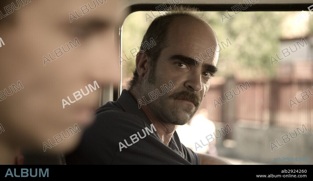 LUIS TOSAR y MIGUEL HERRAN en A CAMBIO DE NADA, 2015, dirigida por DANIEL GUZMAN. Copyright EL NIÑO PRODUCCIONES/LA COMPETENCIA/LA MIRADA OBLICUA/TELEFO.