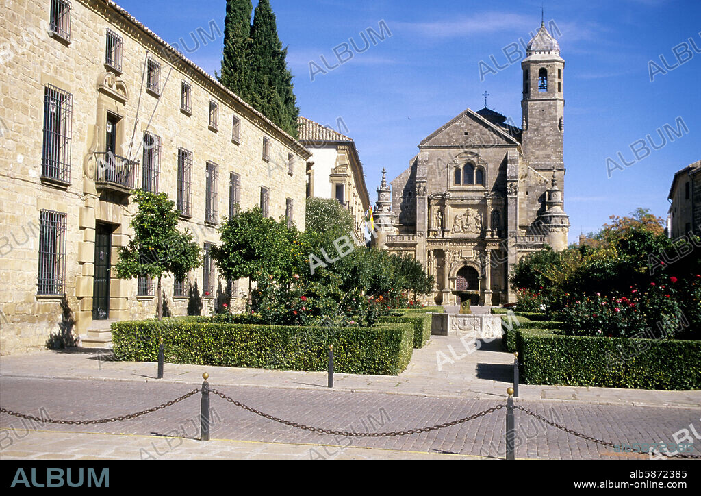 Úbeda, Plaza de Vázquez Molina; Ayuntamiento y Capilla del Salvador (Vandelvira, siglo XVI).