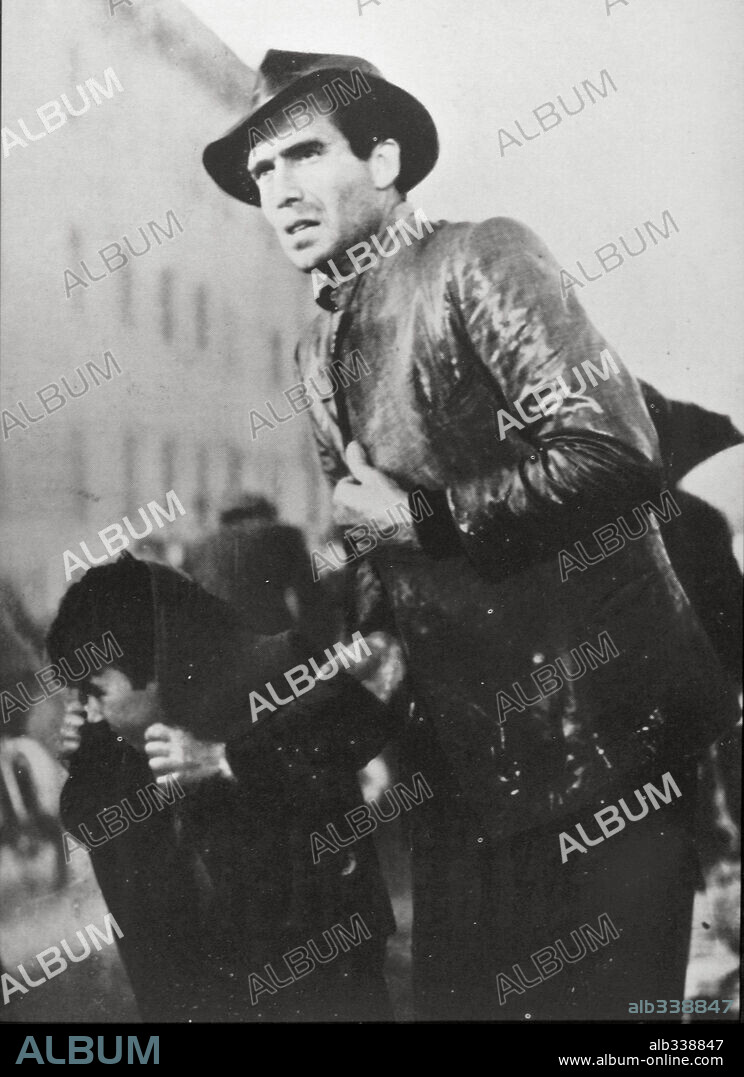 LAMBERTO MAGGIORANI en LADRÓN DE BICICLETAS, 1948 (LADRI DI BICICLETTE), dirigida por VITTORIO DE SICA. Copyright PDS/ENIC.