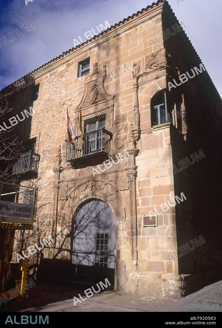 ANTIGUO PALACIO DE LOS RIOS Y SALCEDO-PRIMER TERCIO S XVI CONVERTIDO EN SEDE DEL ARCHIVO HISTORICO PROVINCIAL.