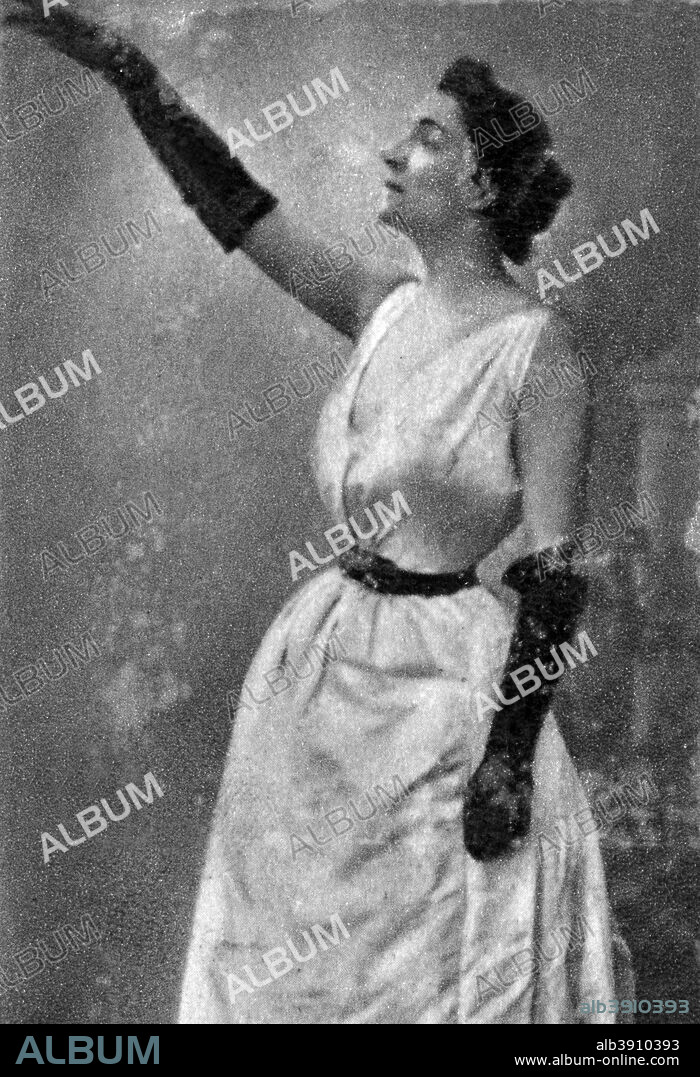 Yvette Guilbert, French cabaret singer and actress, 1913. Guilbert (1865-1944) was a favourite subject of the painter Henri de Toulouse-Lautrec. A photograph from Album de Photographies, Dans L'Intimite de Personnages Illustres, 1850-1950, Editions MD, 22 Rue de L'Arcade, Paris 8, 1850-1950.