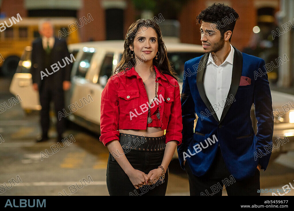 LAURA MARANO and MENA MASSOUD in THE ROYAL TREATMENT, 2022, directed by RICK JACOBSON. Copyright NETFLIX.