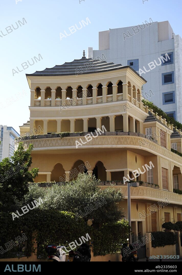 ISRAEL. TEL AVIV. PAGODA HOUSE. Edificio construido en 1924 como residencia privada por Alexander Levy. Estilo Bauhaus.