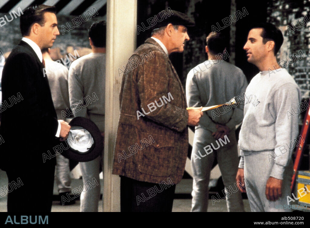 ANDY GARCIA, KEVIN COSTNER and SEAN CONNERY in THE UNTOUCHABLES, 1987, directed by BRIAN DE PALMA. Copyright PARAMOUNT PICTURES.