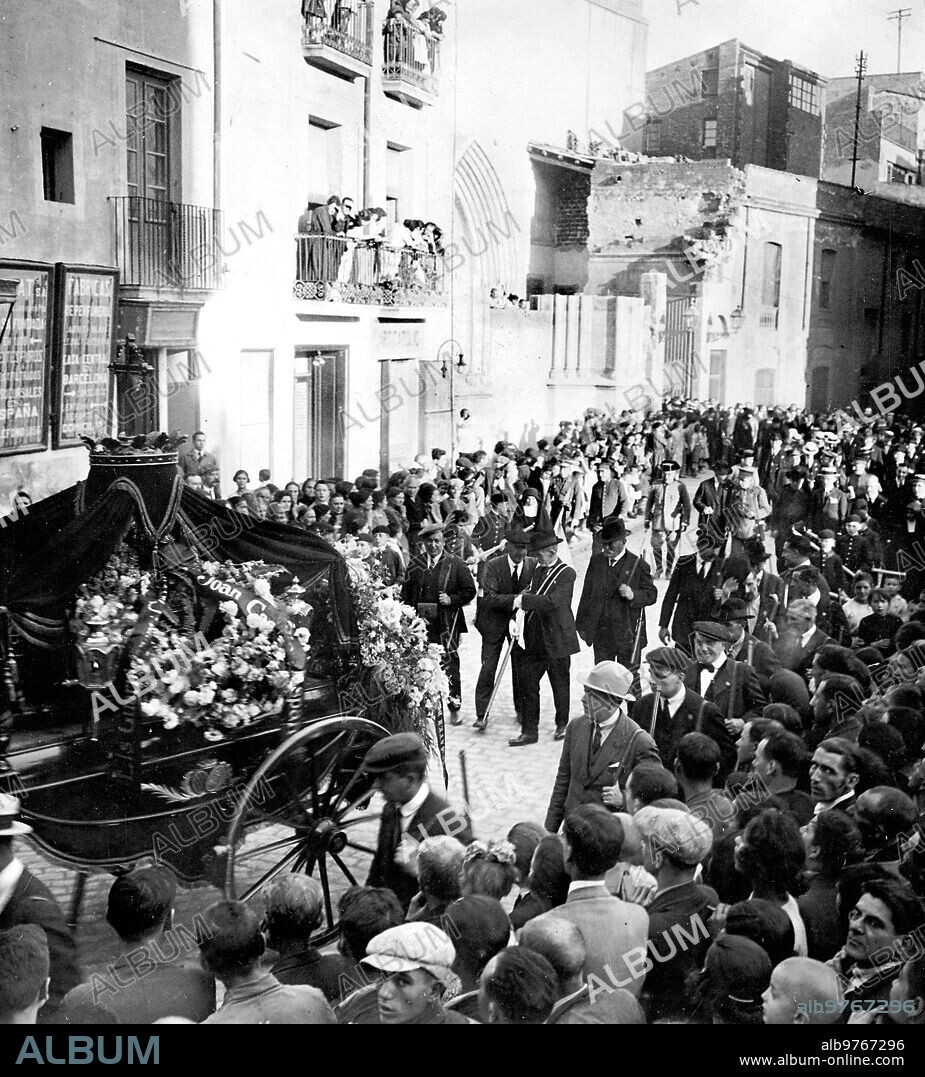 September 1923. Terrassa. A victim of his Duty. Burial of the somatenista Mr. Juan Castella, killed by the perpetrators of the savings bank robbery.