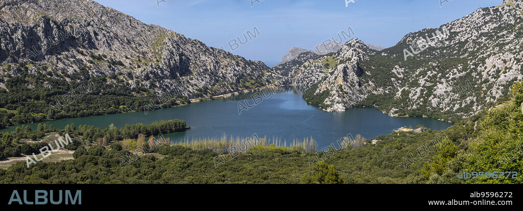 Canal de transvase del embalse de Gorg Blau al embalse de Cuber, Escorca, Paraje natural de la Serra de Tramuntana, Mallorca, balearic islands, Spain.