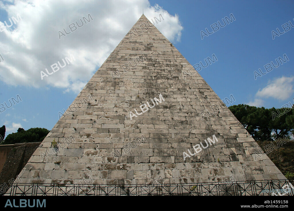 Roman Art. Pyramid of Cestius (Piramide di Caio Cestio).  Ancient pyramid was built about 18 BC-12 BC. Tomb for Galius Cestius Epulo, magistrate roman. The pyramid was incorporated into the Aurelian Walls , and is close to Porta San Paolo (Porta Ostiensis) , on the right. Rome. Italy. Europe.