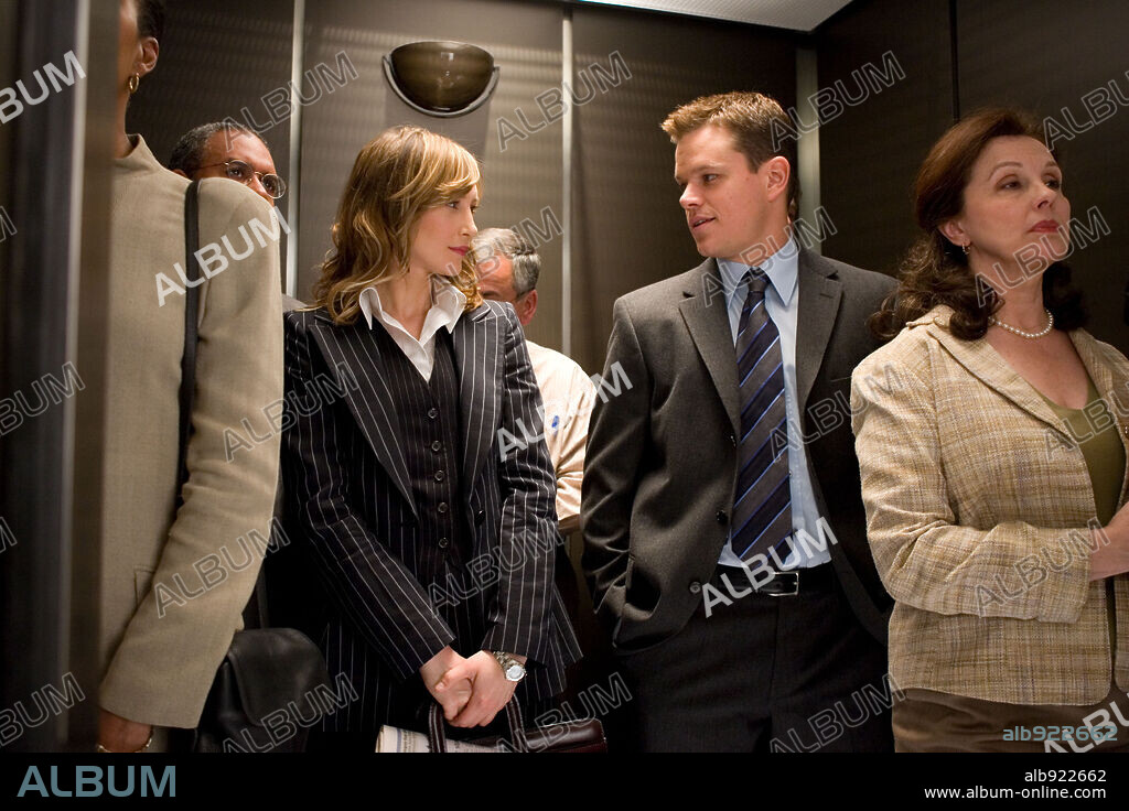 MATT DAMON and VERA FARMIGA in THE DEPARTED, 2006, directed by MARTIN SCORSESE. Copyright WARNER BROS PICTURES/VERTIGO ENTERTAINMENT/INITIAL ENTERTAIN / COOPER, ANDREW.
