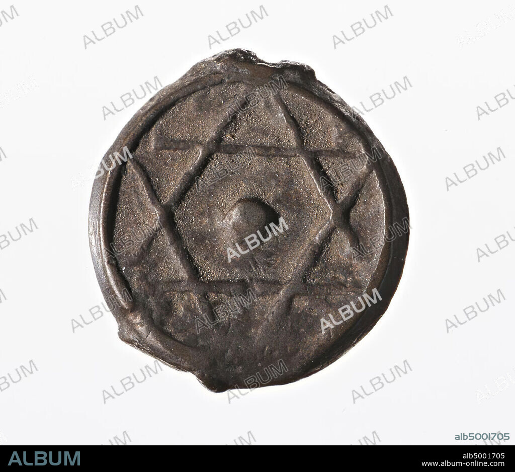 Bronze coin with on the front two intersecting equilateral triangles (Star of David), on the reverse side a name in Arabic and the year 1278 (ca. 1861 AD)., Coin, falus, Morocco, metal, bronze , nt ca. 1861, Morocco.