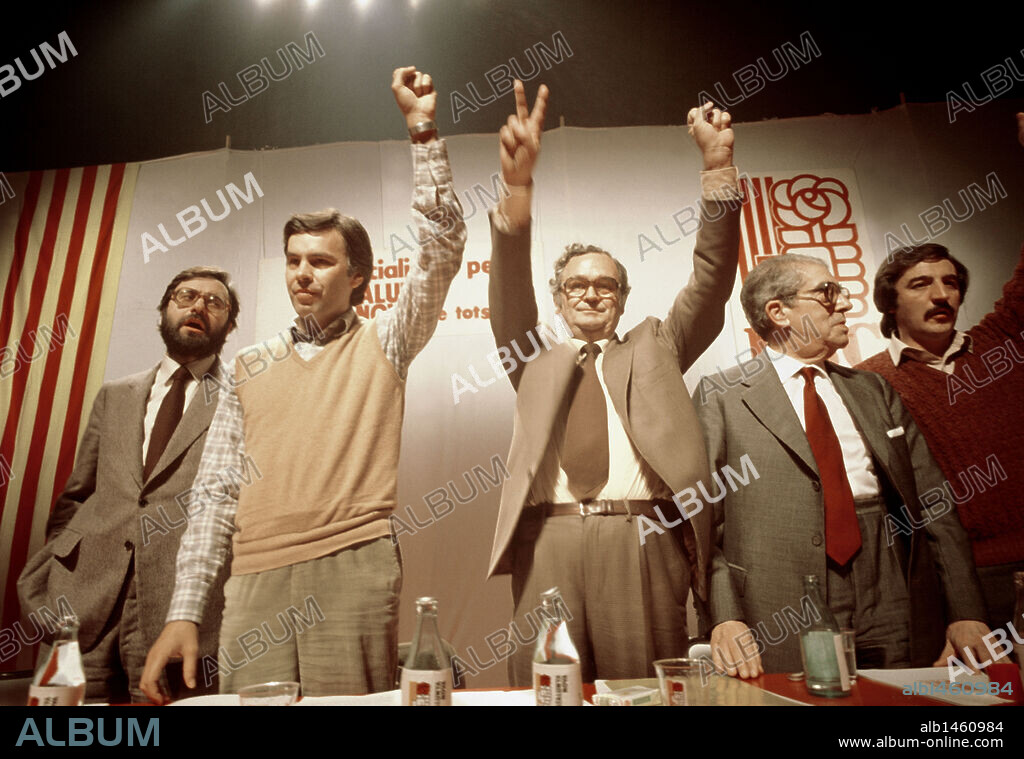 PRIMERAS ELECCIONES AUTONOMICAS (1980). Tras la aprobación de los estatutos de autonomía para el País Vasco y Cataluña, sometidos a referéndum el 25 de octubre de 1979, se convocaron elecciones para los respectivos Parlamentos (el 19 de marzo de 1980 en el País Vasco y un día después en Cataluña). FELIPE GONZALEZ Y JOAN REVENTOS EN UN MITING ELECTORAL SOCIALISTA EN BARCELONA (1980) .