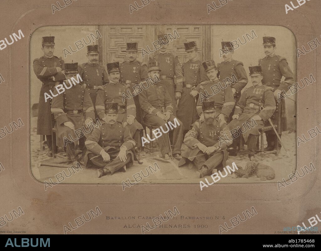 Oficiales del Batallón de Cazadores Barbastro nº 4, Alcalá de Henares, año 1900.