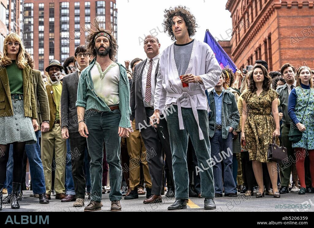 CAITLIN FITZGERALD, JEREMY STRONG, JOHN CARROLL LYNCH and SACHA BARON COHEN in THE TRIAL OF THE CHICAGO 7, 2020, directed by AARON SORKIN. Copyright DREAMWORKS PICTURES.