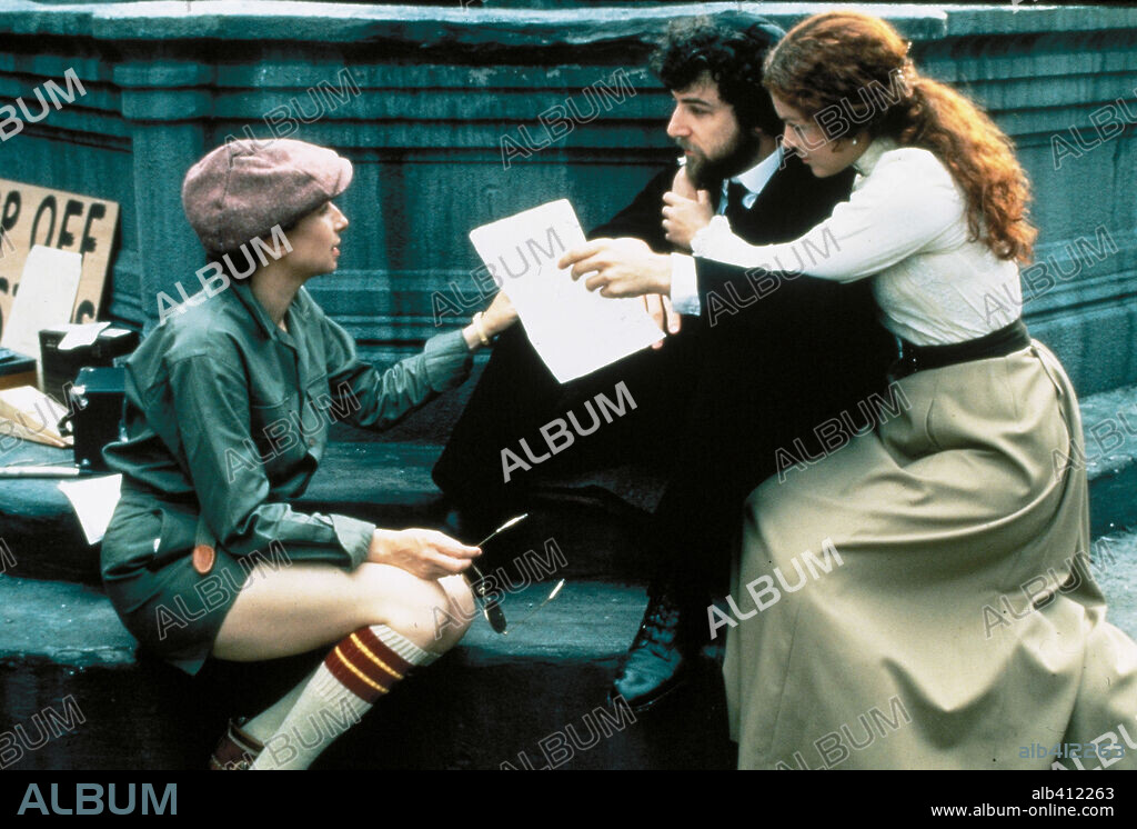 AMY IRVING, BARBRA STREISAND and MANDY PATINKIN in YENTL, 1983, directed by BARBRA STREISAND and HARRY D'ABBADIE D'ARRAST. Copyright M.G.M/UNITED ARTIST.