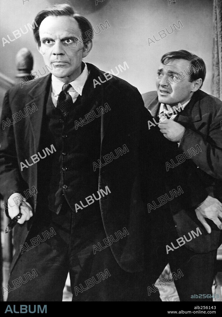 PETER LORRE and RAYMOND MASSEY in ARSENIC AND OLD LACE, 1944, directed by FRANK CAPRA. Copyright WARNER BROTHERS.