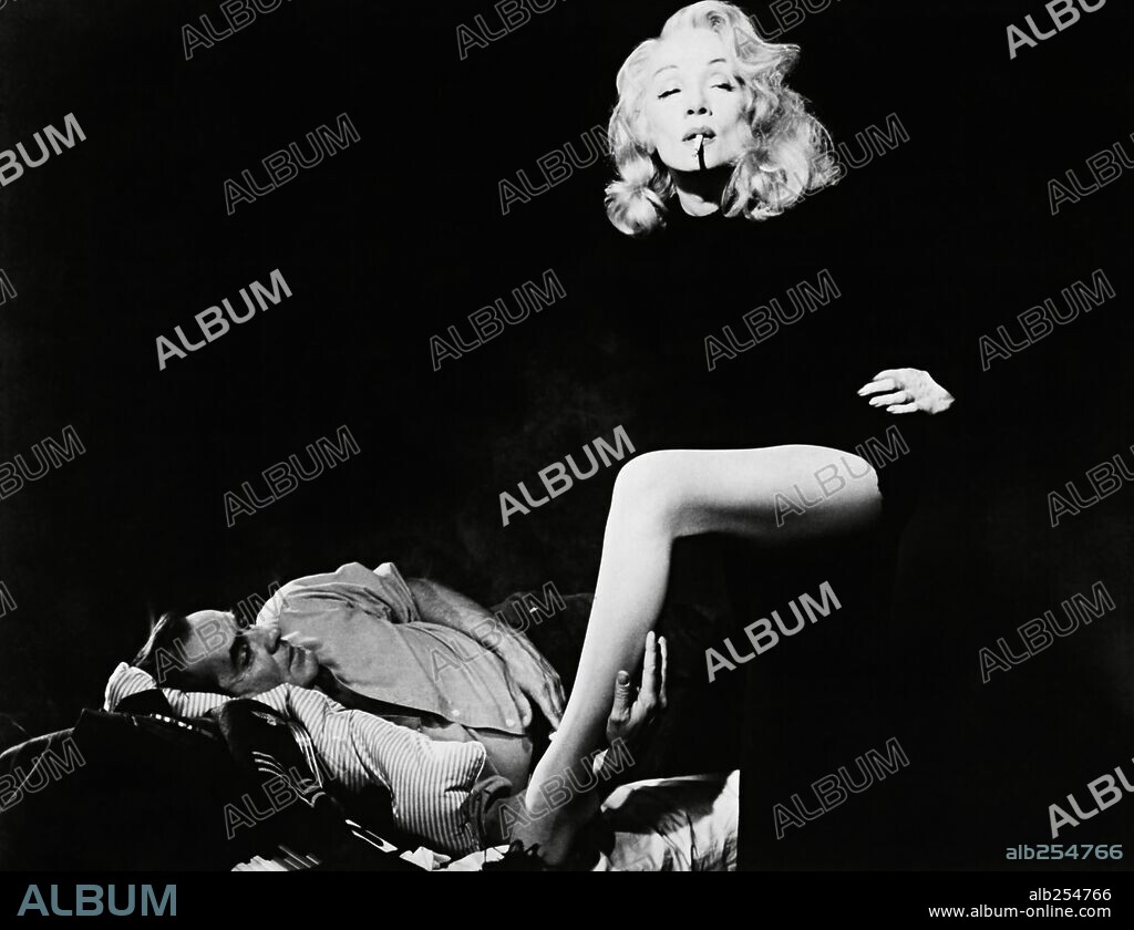 MARLENE DIETRICH y TYRONE POWER en TESTIGO DE CARGO, 1957 (WITNESS FOR THE PROSECUTION), dirigida por BILLY WILDER. Copyright UNITED ARTISTS.