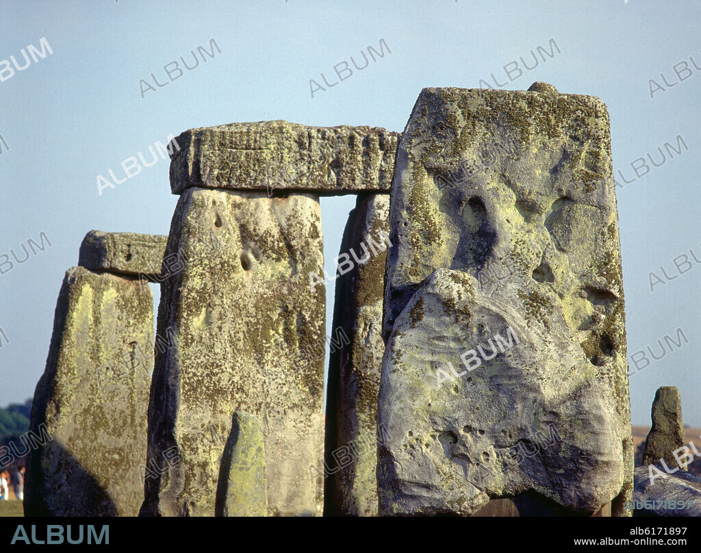 MEGALITOS DEL CROMLECH DE STONEHENGE - SANTUARIO UTILIZADO COMO SEPULCRO Y CALENDARIO DE PIEDRA - 2500/1700 AC.