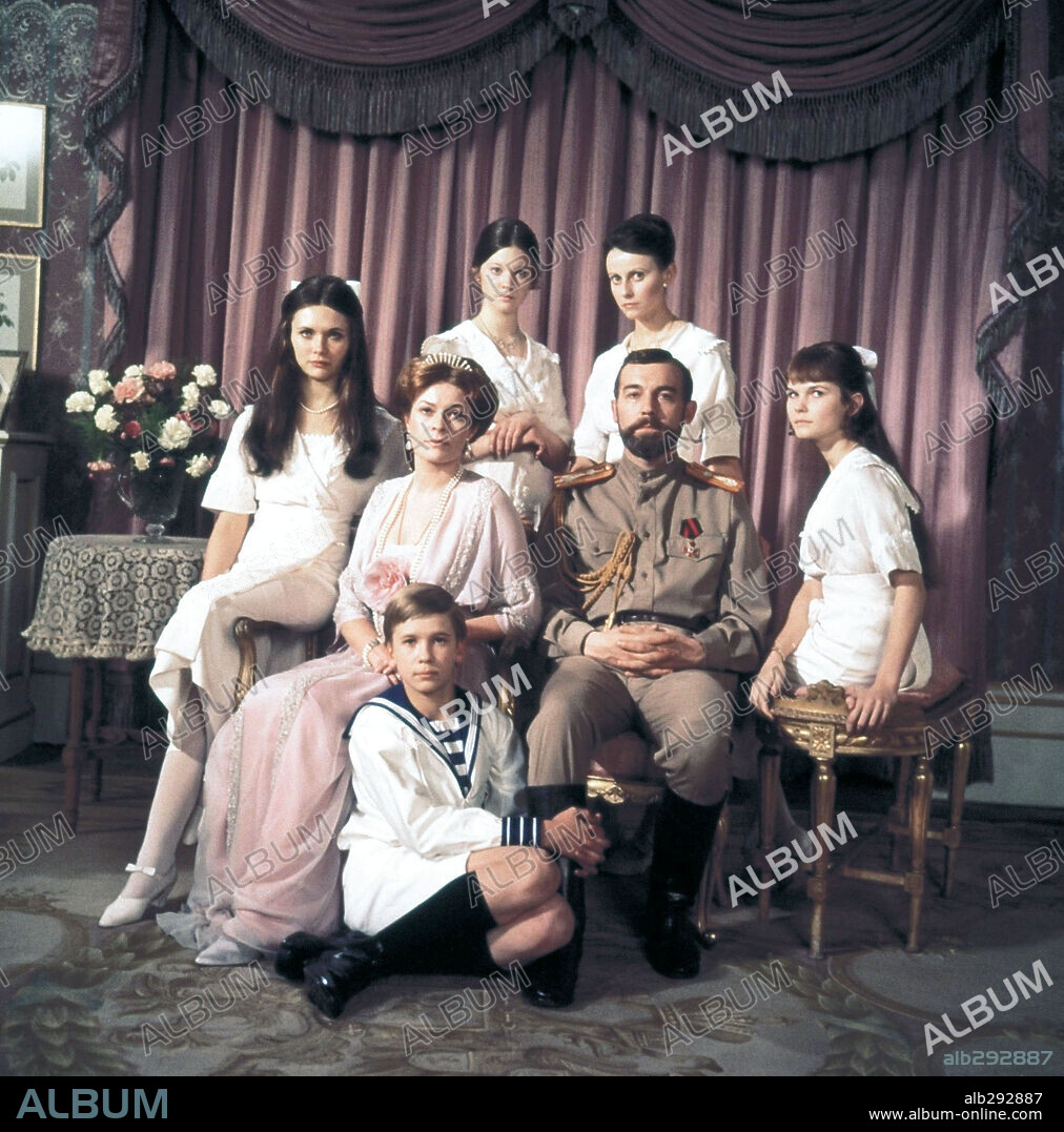FIONA FULLERTON, JANET SUZMAN, LYNNE FREDERICK, MICHAEL JAYSTON and RODERIC NOBLE in NICHOLAS AND ALEXANDRA, 1971, directed by FRANKLIN J. SCHAFFNER. Copyright COLUMBIA PICTURES.
