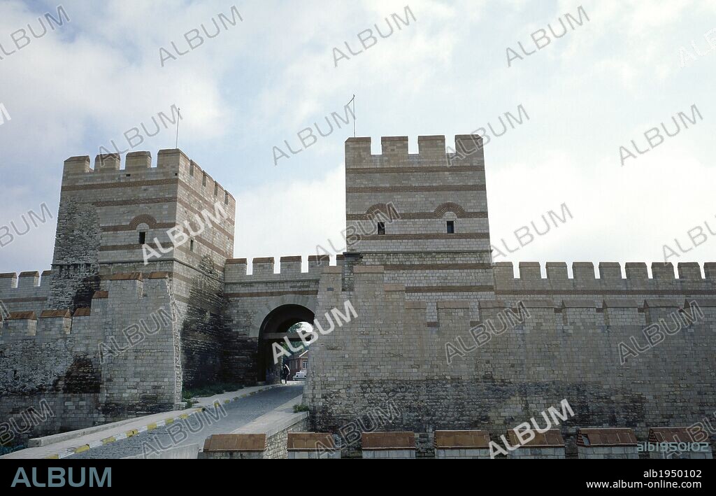 ARTE BIZANTINO. TURQUIA. Murallas de Teodosio. Segunda Puerta Militar. Puerta de Belgrado (Xylokerkos Gate). Estambul.