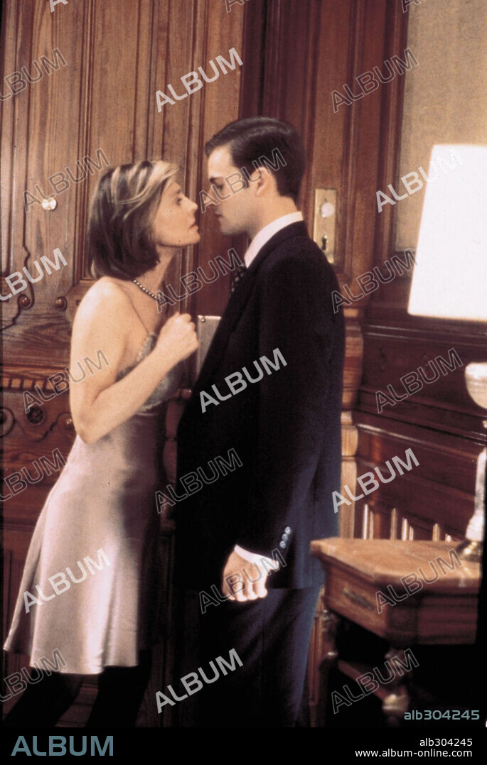 JULIE CHRISTIE in AFTERGLOW, 1997, directed by ALAN RUDOLPH. Copyright MOONSTONE ENTERTAINMENT.
