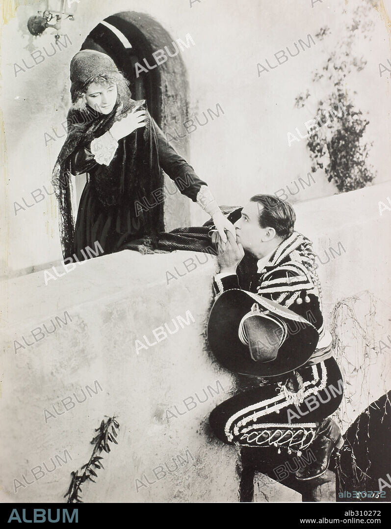 DOUGLAS FAIRBANKS in HEADIN' SOUTH, 1918, directed by ARTHUR ROSSON. Copyright FAMOUS PLAYERS-LASKY FILM CORPORATION.