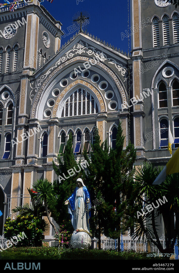 The Cathedral of the Immaculate Conception, the principal church of the Roman Catholic Diocese of Chanthaburi, is the largest church in Thailand. Chanthaburi is celebrated across Thailand because of its heroic links with King Taksin the Great, the conqueror who fought back against the Burmese occupiers of Ayutthaya in 1767 and went on to re-establish Thai independence. Although Taksin only ruled briefly from his new capital at Thonburi (1768-82), his name remains greatly revered, and is commemorated across Chanthaburi in a number of shrines, monuments, parks and even a boat yard.