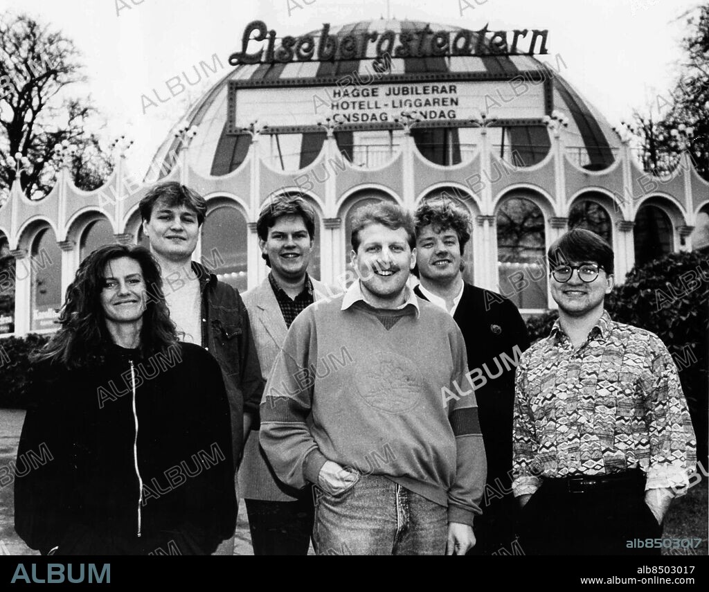 GÖTEBORG 1991-01-16.. Humor- och cabaré-gruppen Stuber Kluns består av Susanne Thorén, Olle Bridal, Robert Cronholt, Håkan Klamas, Per Pettersson och Mats Hansson - bilden tagen framför Lisebergsteatern. *** Local Caption *** GP Foto: Christian Tyre / Kamerareportage / TT / Kod: 2524.