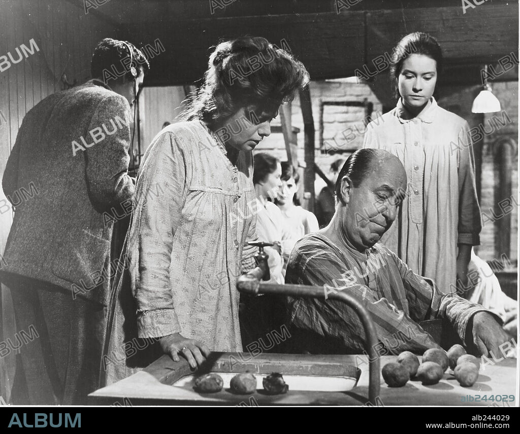 DIANE BAKER, ED WYNN and SHELLEY WINTERS in THE DIARY OF ANNE FRANK, 1959, directed by GEORGE STEVENS. Copyright 20TH CENTURY FOX.