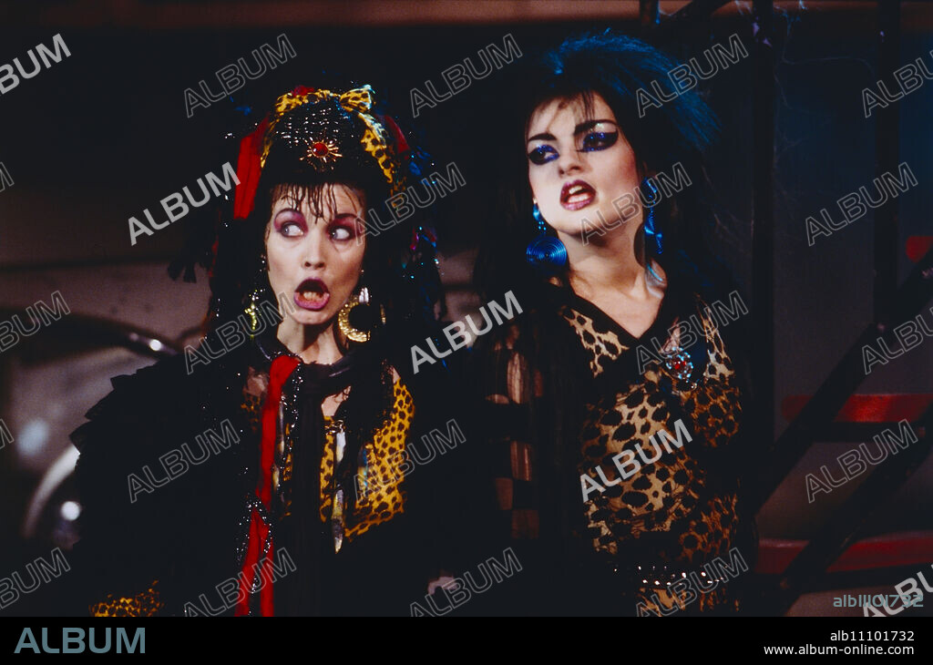 Punk and New Wave singer Nina Hagen, on stage with American singer Lene Lovich, as duo they sing: Don't kill the animals, 1986.