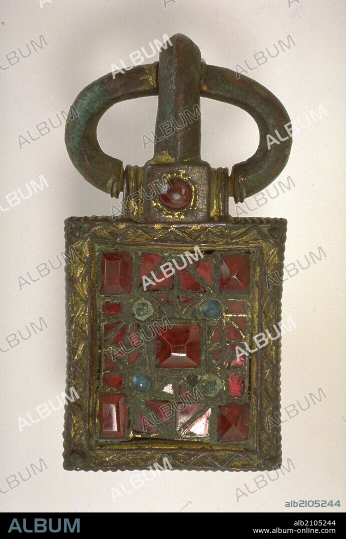 BROCHE DE CINTURON. VISIGODO.(DEPOSITO: MUSEO ARQUEOLOGICO NACIONAL).